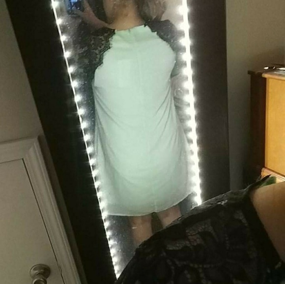 Mint dress with lace sleeves - Picture 4 of 5